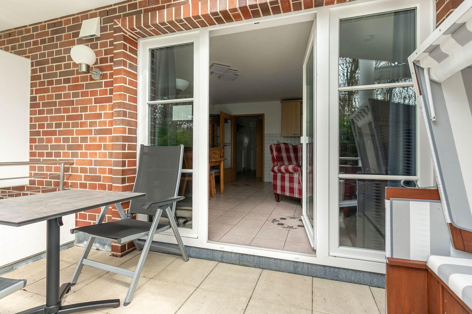 überdachter Südbalkon mit Strandkorb...