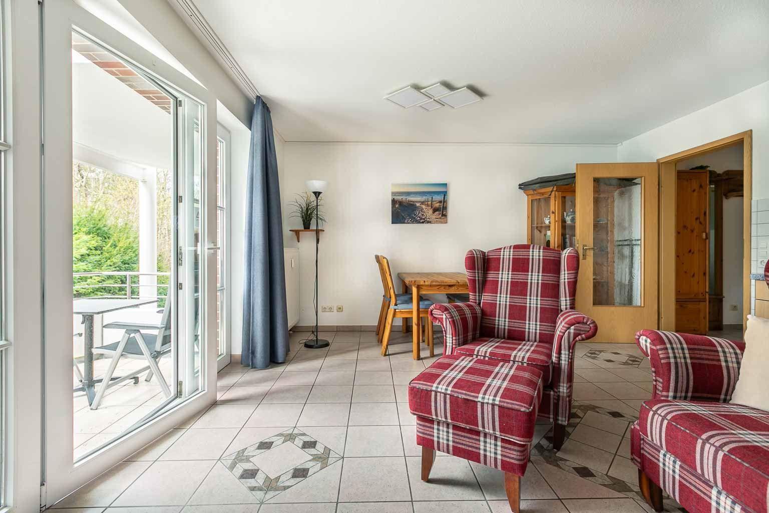 Wohnzimmer mit Südbalkon...