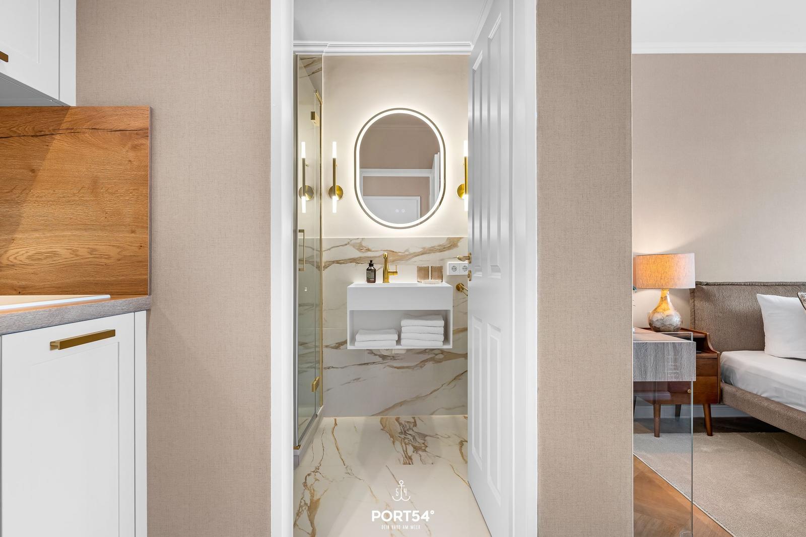 Bathroom with marble and round mirror