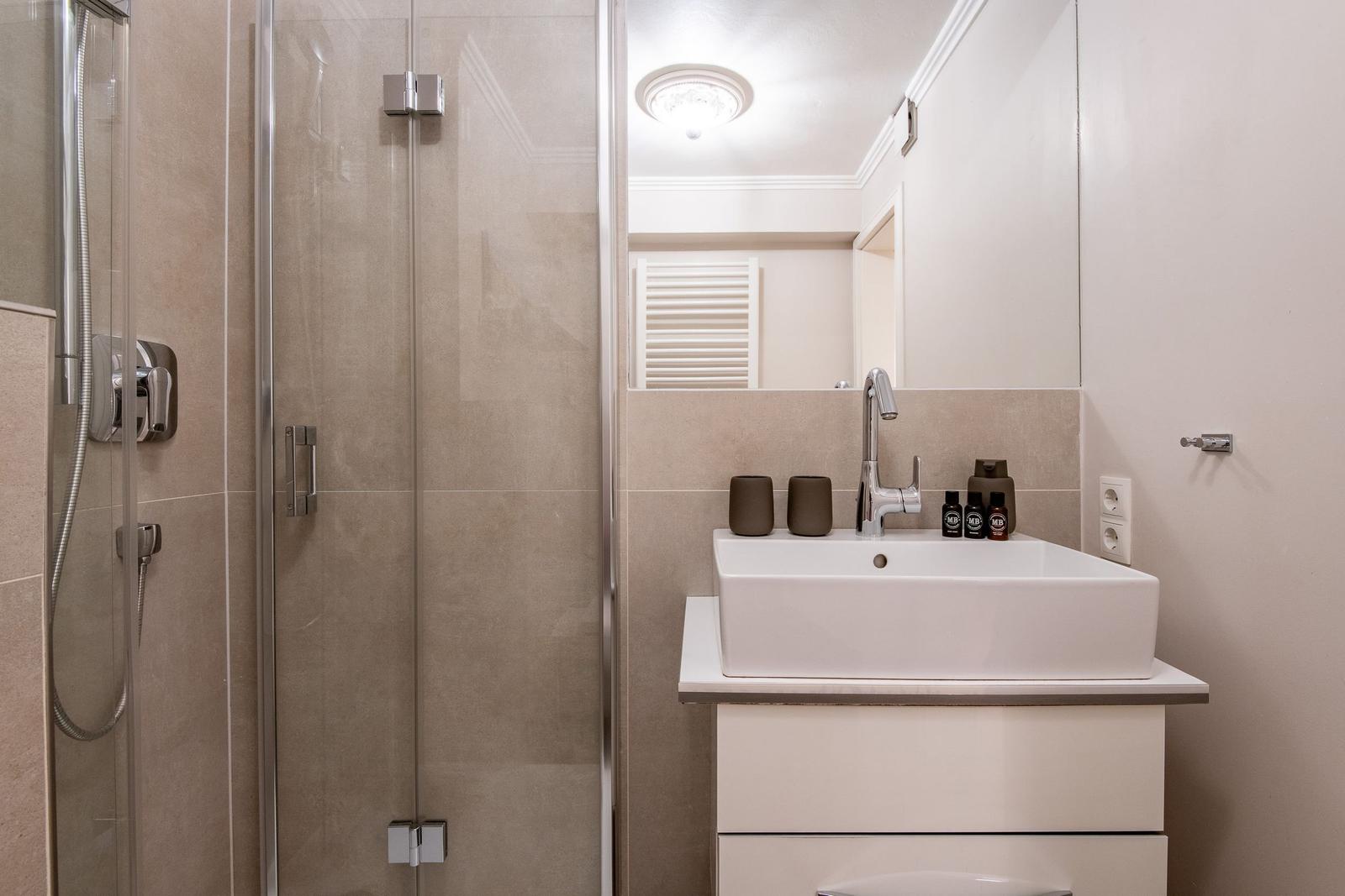 Bathroom with shower, sink and mirror