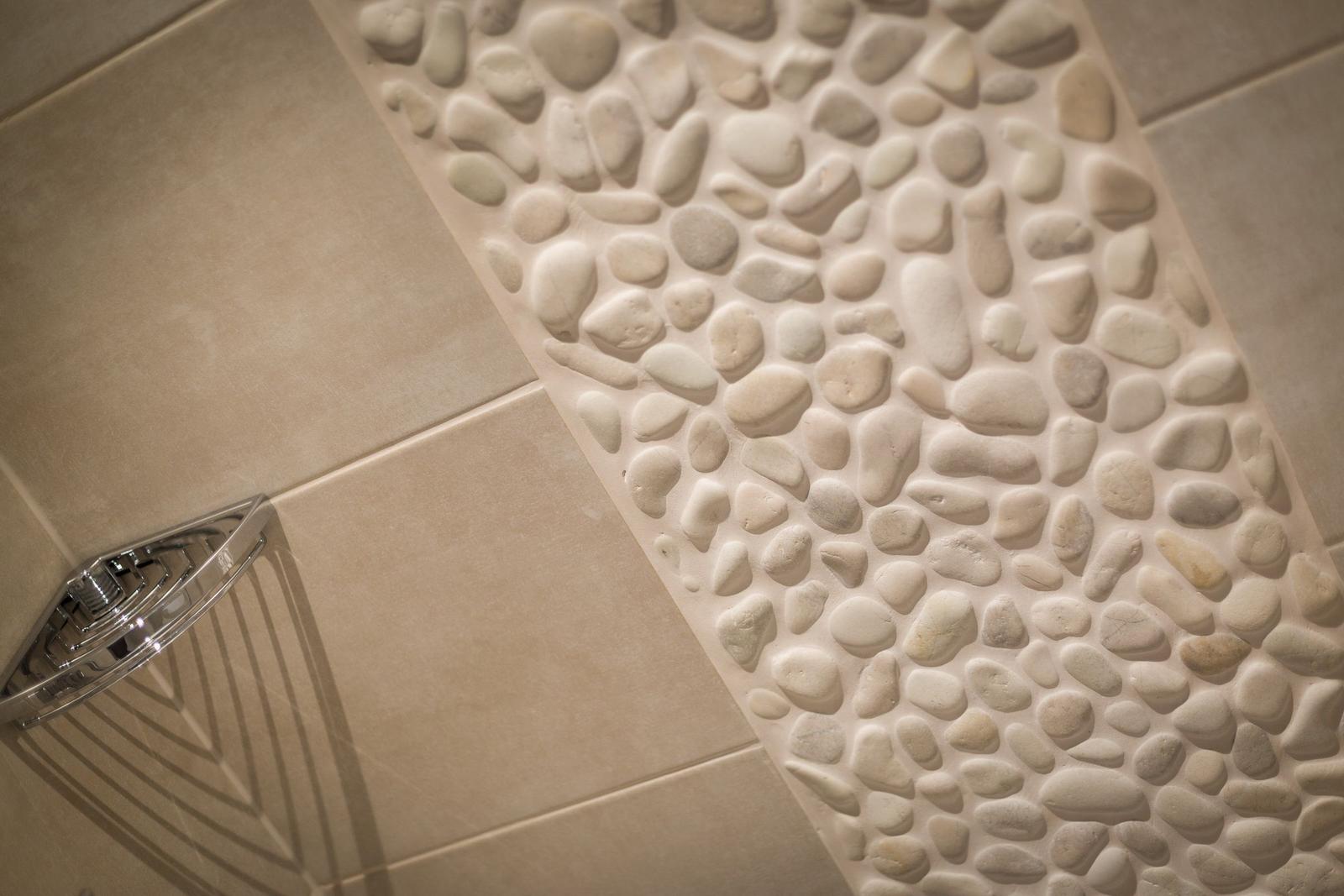 Shower wall with stone texture and chrome handle