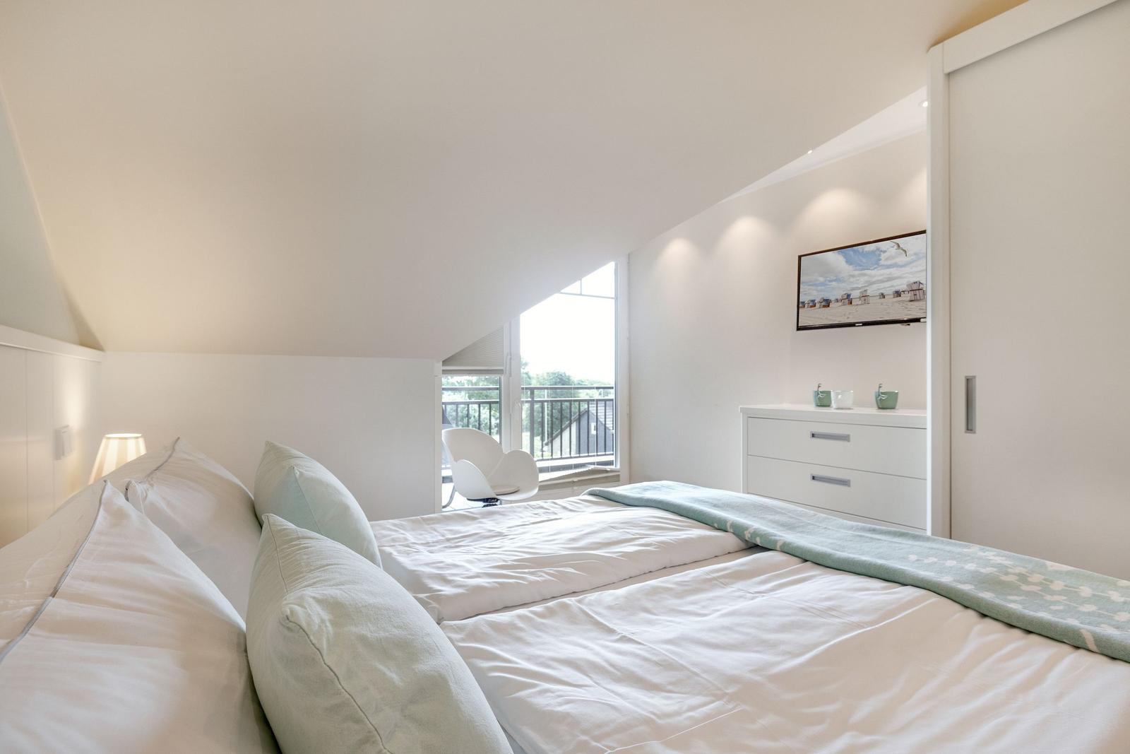 Bedroom with double bed, balcony and sliding doors