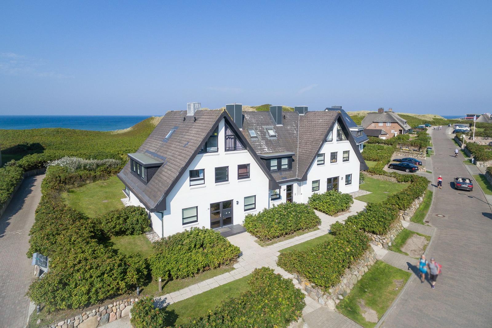 Modern house with large garden and sea view