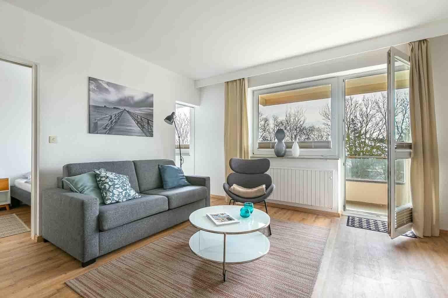 Wohnzimmer mit Südwest-Balkon...