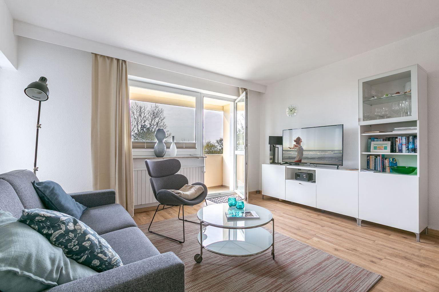 Wohnzimmer mit Südwest-Balkon...