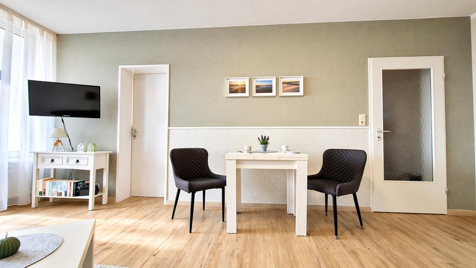 Unser gemütlicher Essbereich, mit ausziehbarem Tisch bietet Platz für Ihre gemeinsamen Urlaubsmomente. 
Vom Frühstück bis zum Spieleabend.