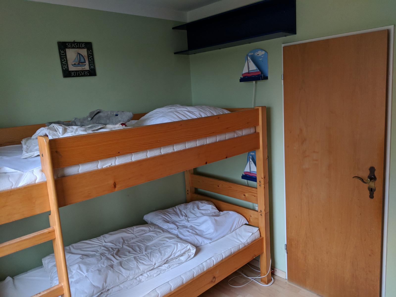 Schlafzimmer mit Doppelstockbetten (90 x 200 cm)