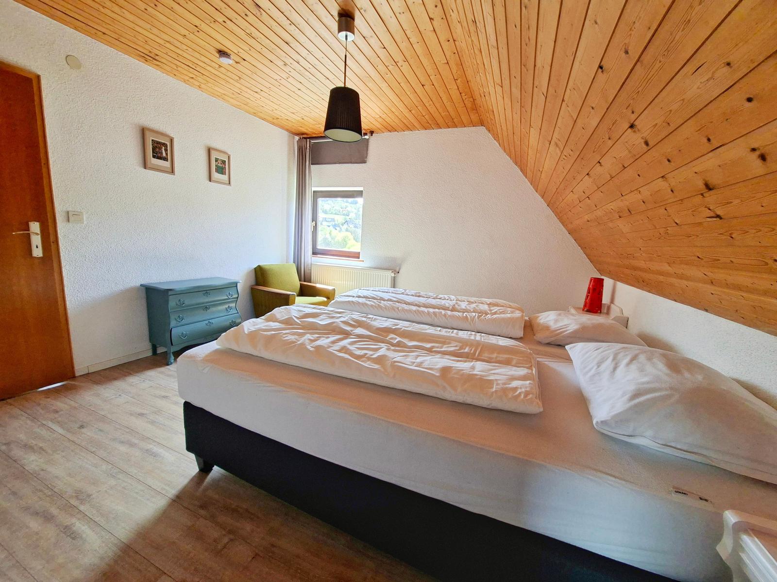 Schlafzimmer 1er Stock