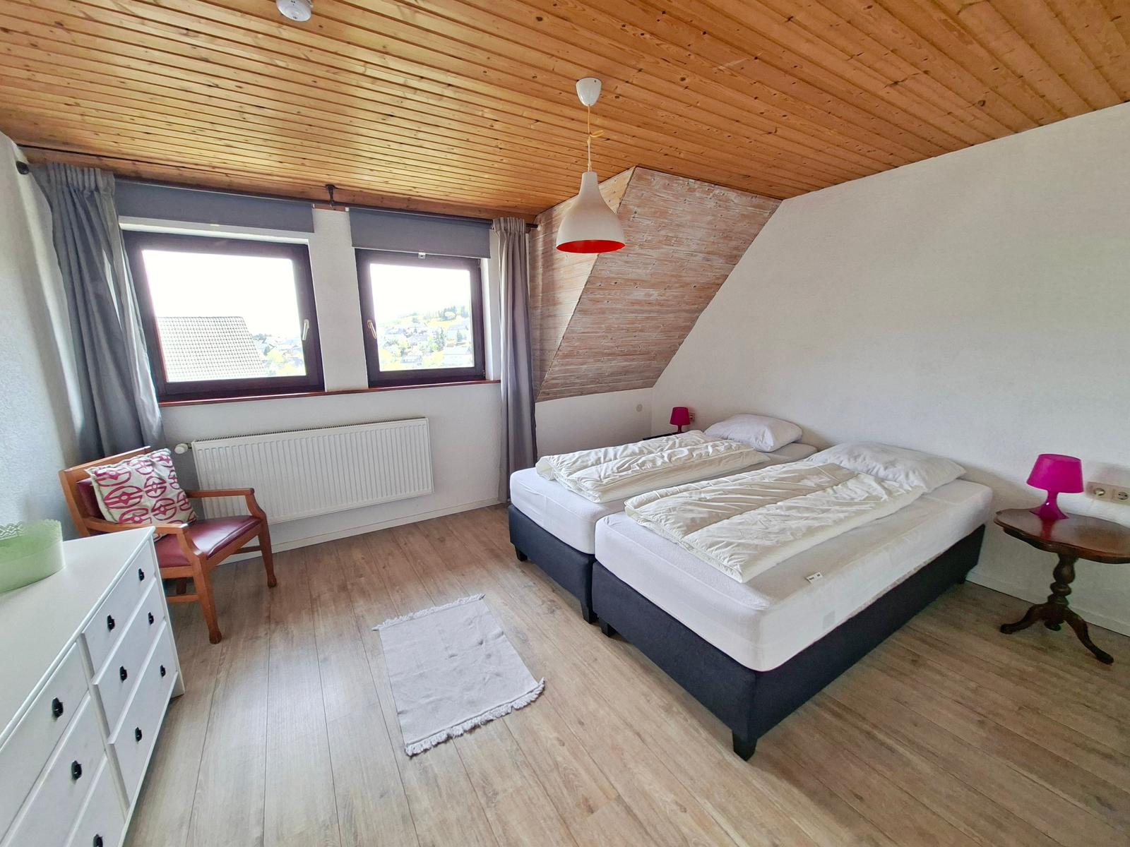 Schlafzimmer 1er Stock