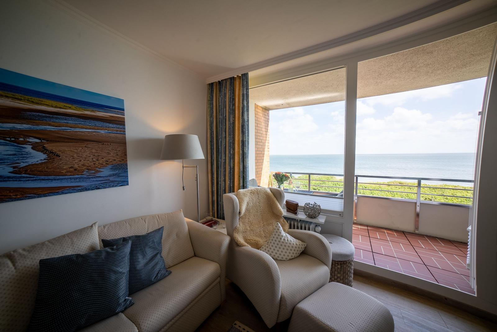 Living room with sea view and terrace