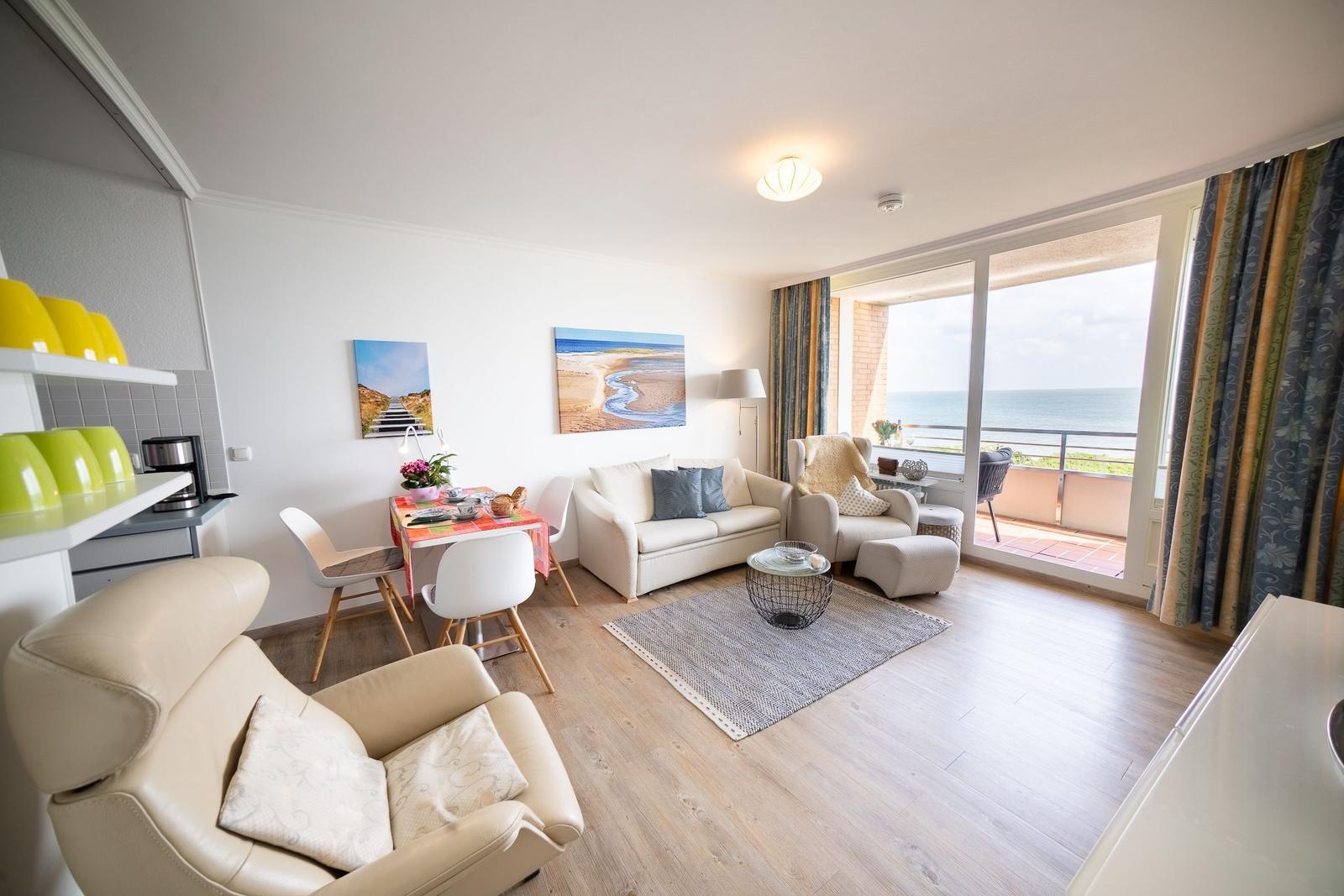 Living room with sea view and integrated dining area.