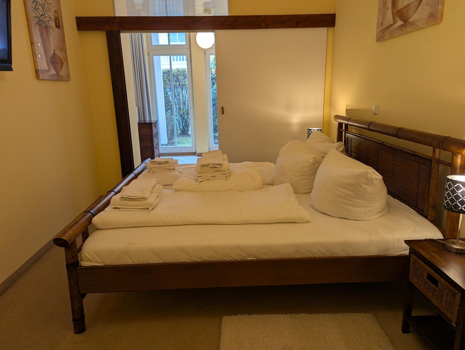 Schlafzimmer mit Fernsehen