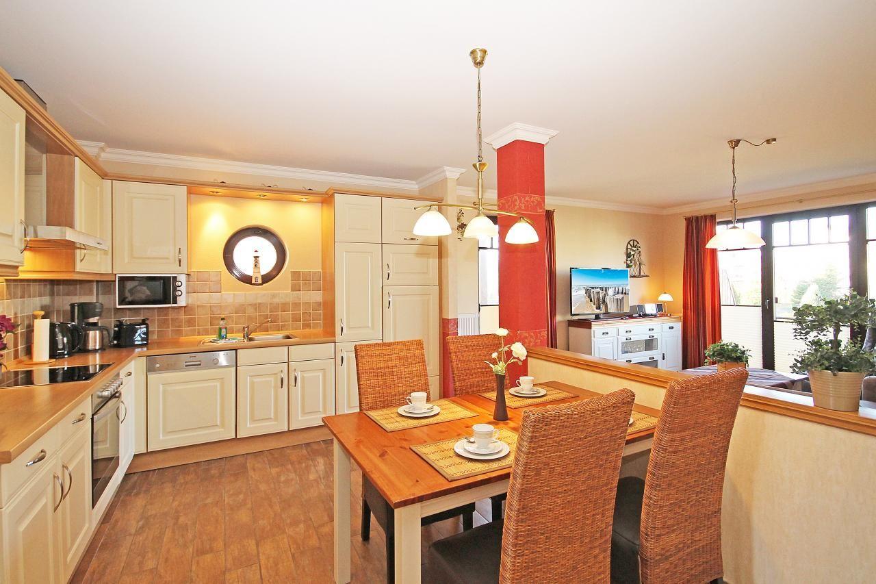 Der schöne Essbereich mit Blick in das Wohnzimmer