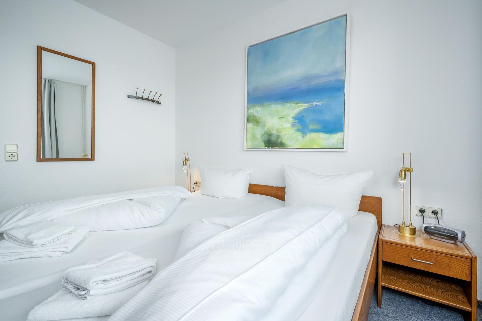 Schlafzimmer mit Doppelbett