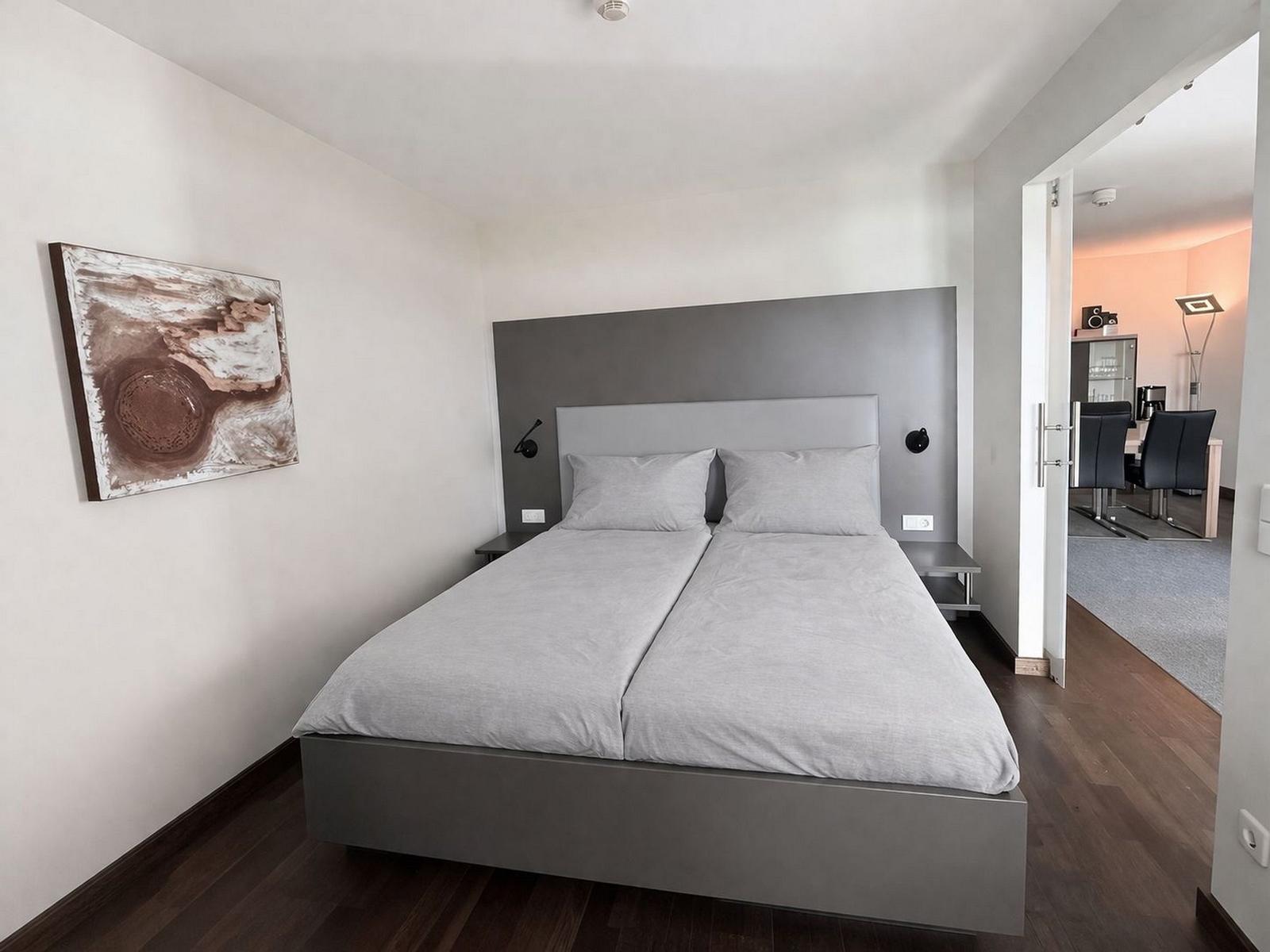 Schlafzimmer mit Doppelbett