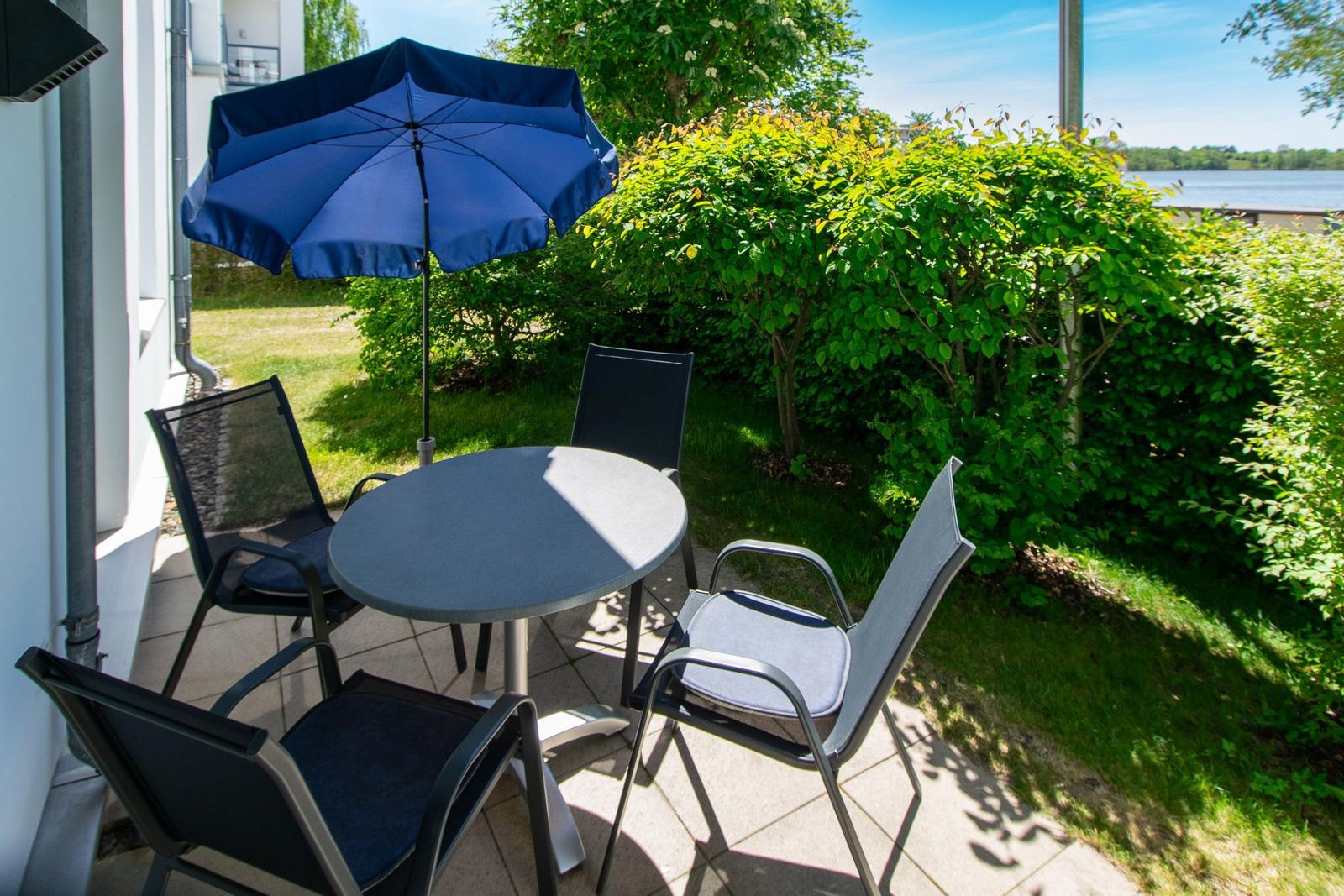 Terrasse der Ferienwohnung Seehof201 auf Usedom mit Gartenmöbel