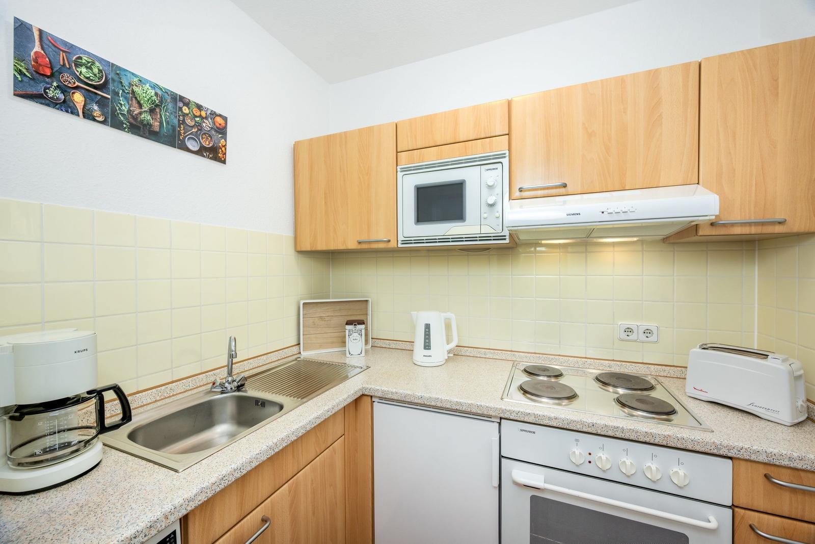 Küchenzeile mit Backofen