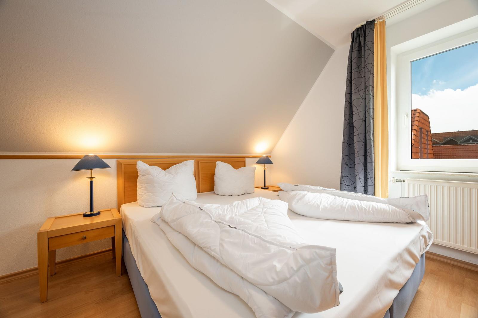 Schlafzimmer mit Doppelbett