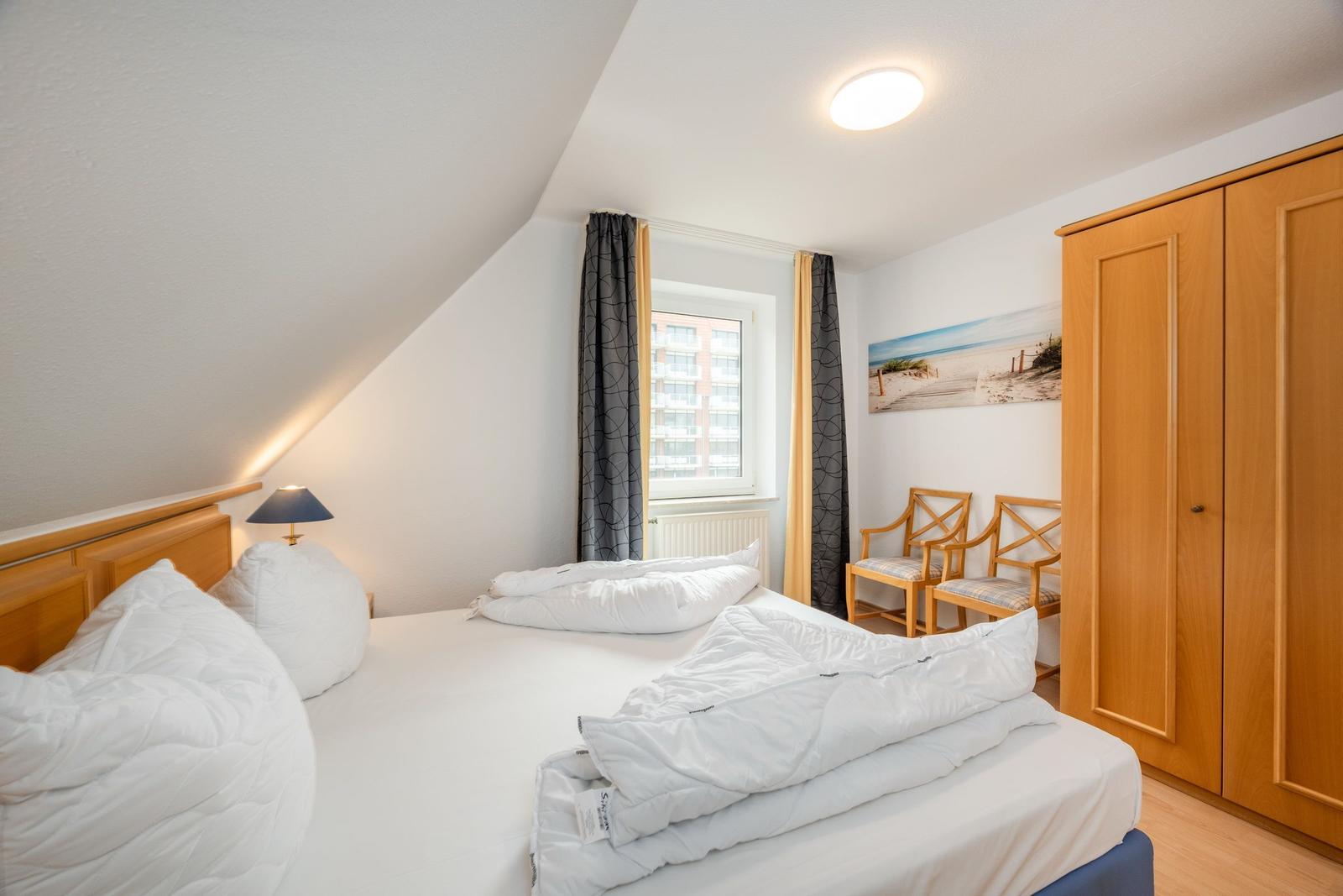 Schlafzimmer mit Doppelbett