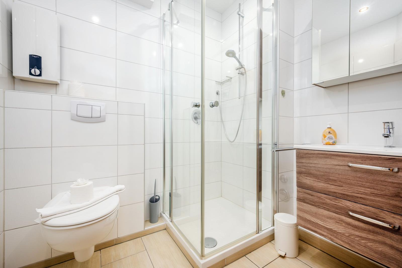 Badezimmer mit Dusche