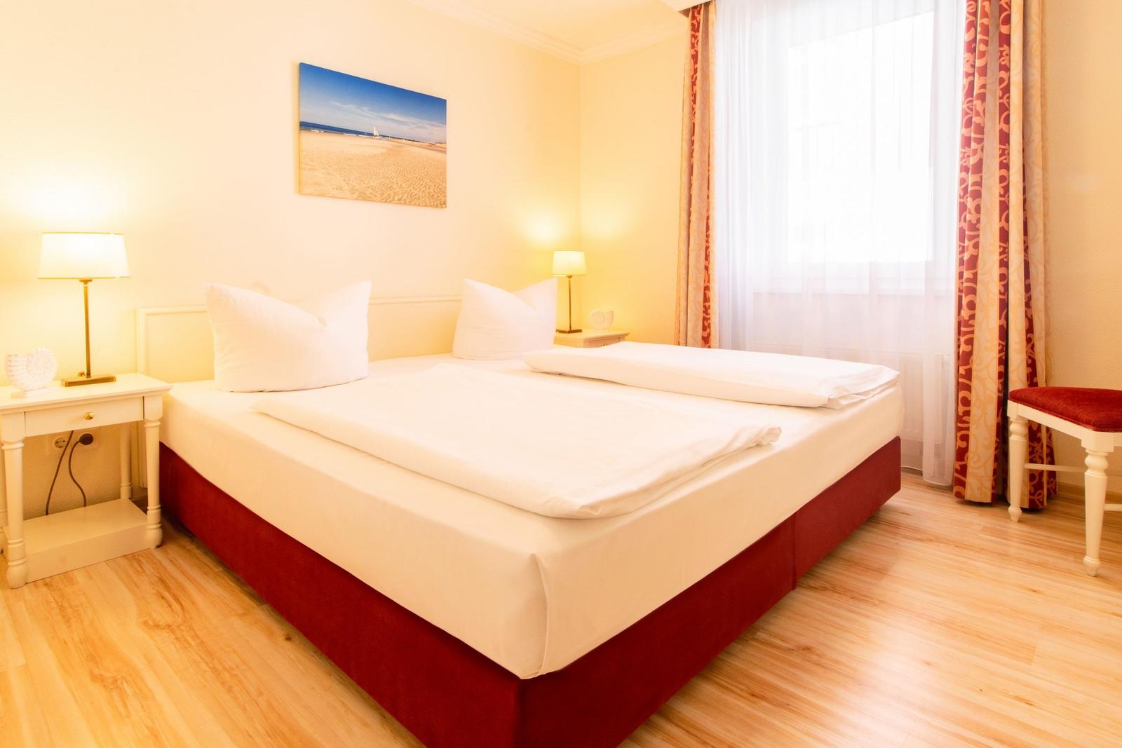 Schlafzimmer mit Doppelbett