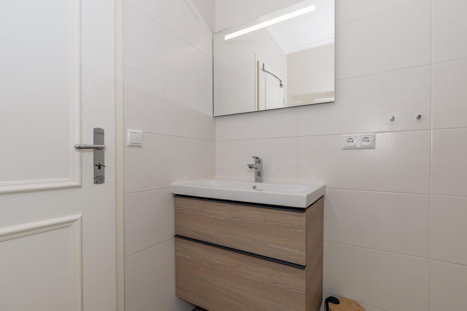 Badezimmer mit Waschtisch