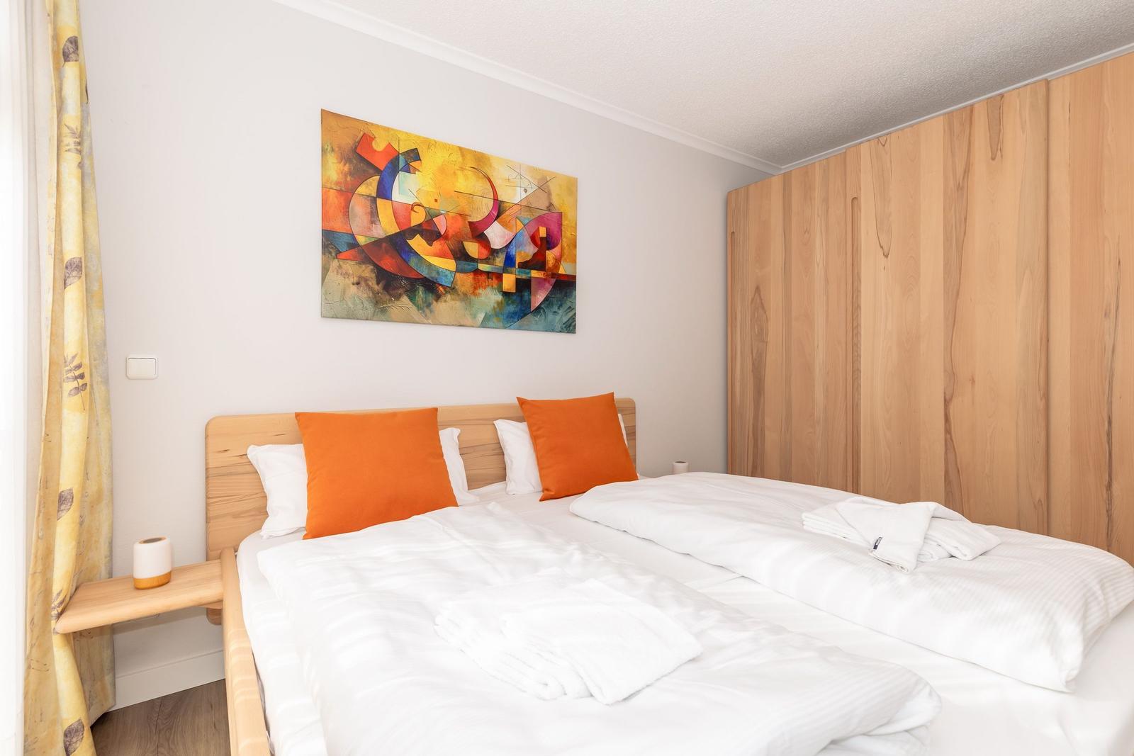 Schlafzimmer mit Doppelbett