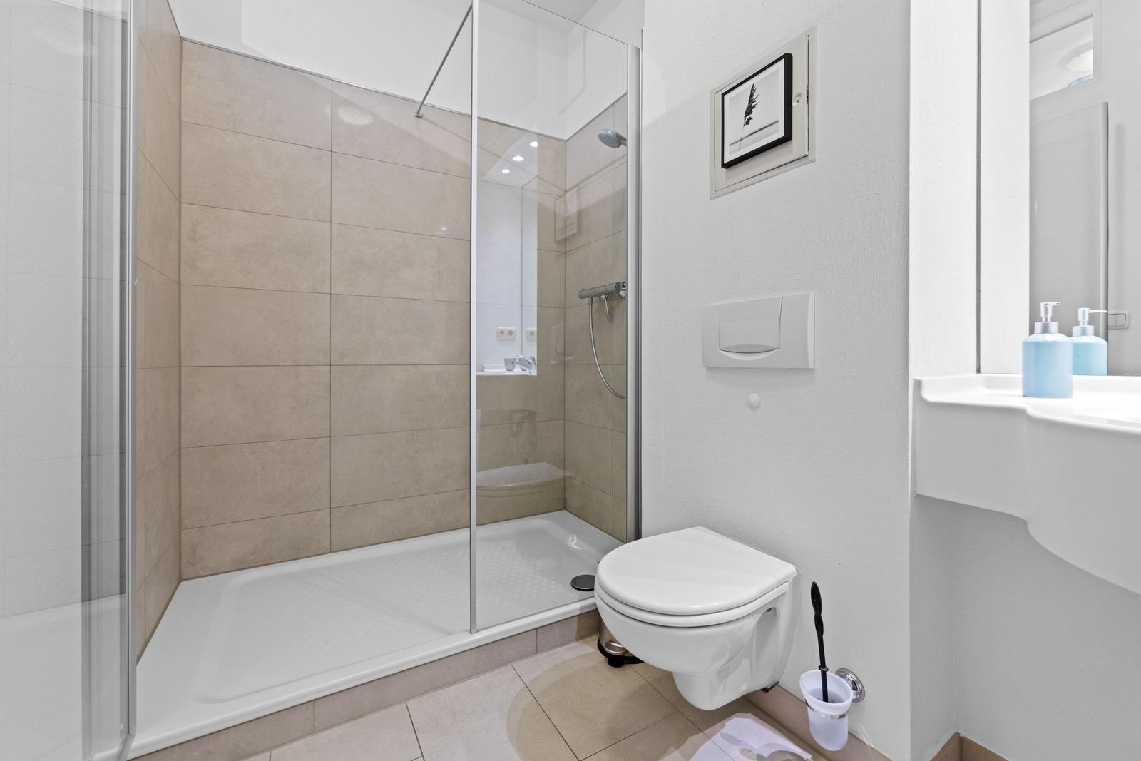 Badezimmer mit Dusche