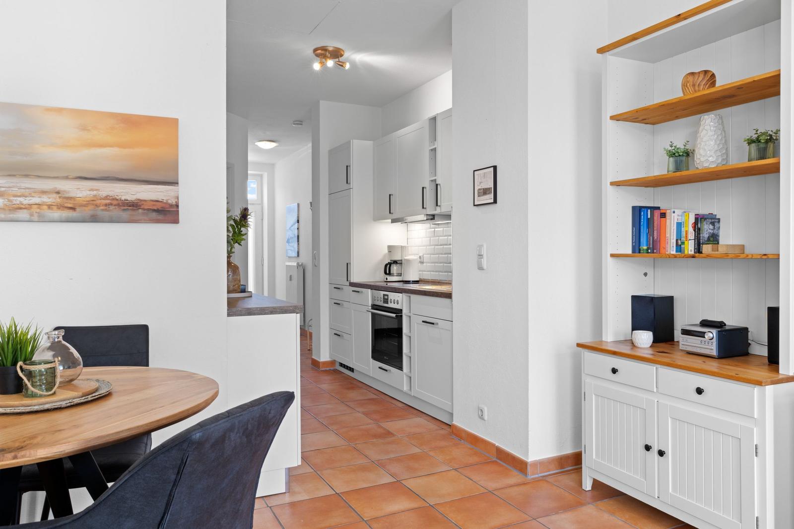 Küchenzeile mit Backofen