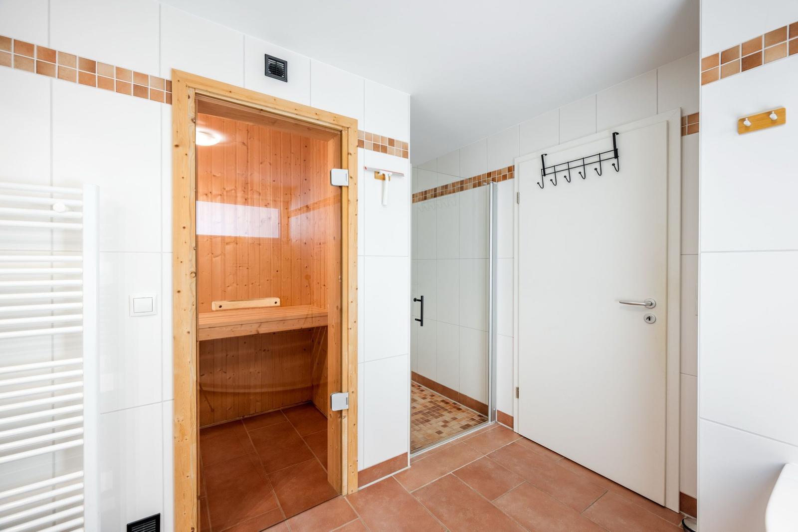 Saunabereich mit Dusche