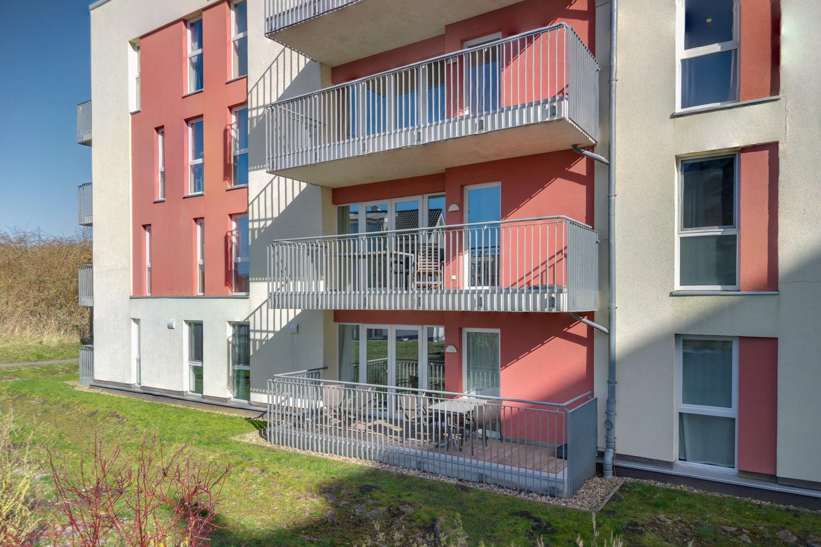 Überdachte Terrasse mit Sitzgelegenheit