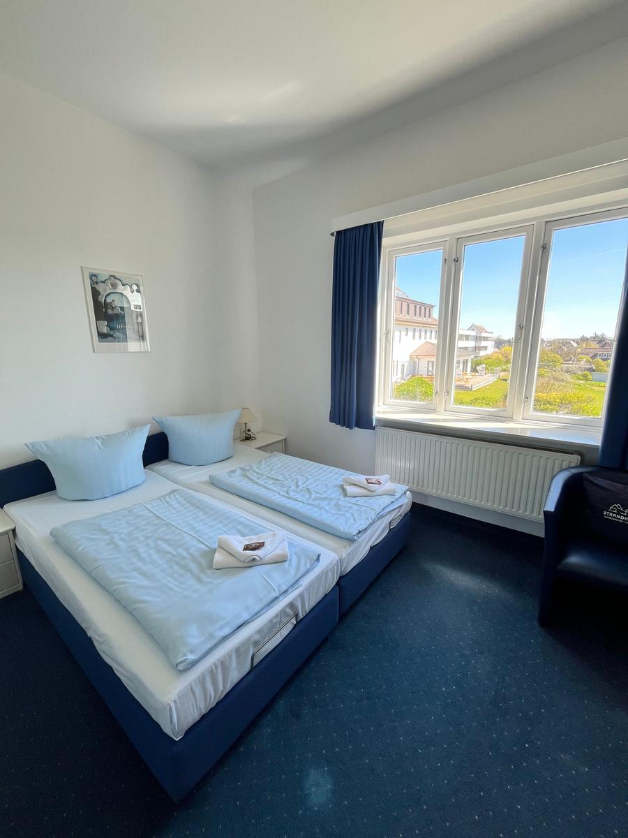 Das Schlafzimmer, immer in weiß-blau gehalten