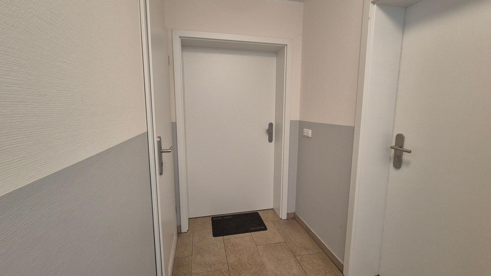 extra breite Hauseingangstür