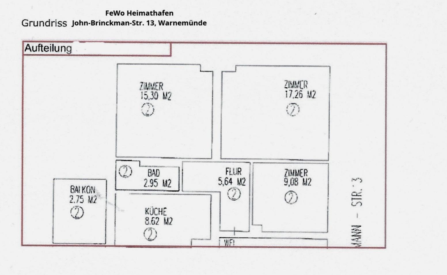 Grundriss zeigt Wohnfläche mit drei Zimmern, Küche, Bad und Flur.
