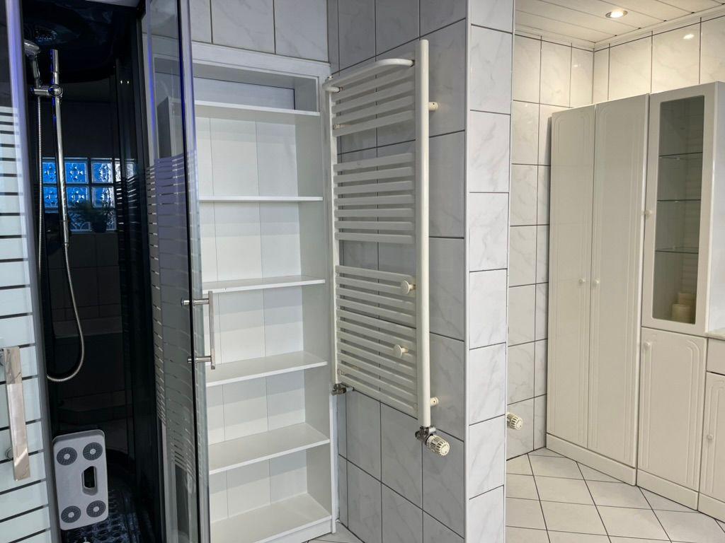 Großes Badezimmer