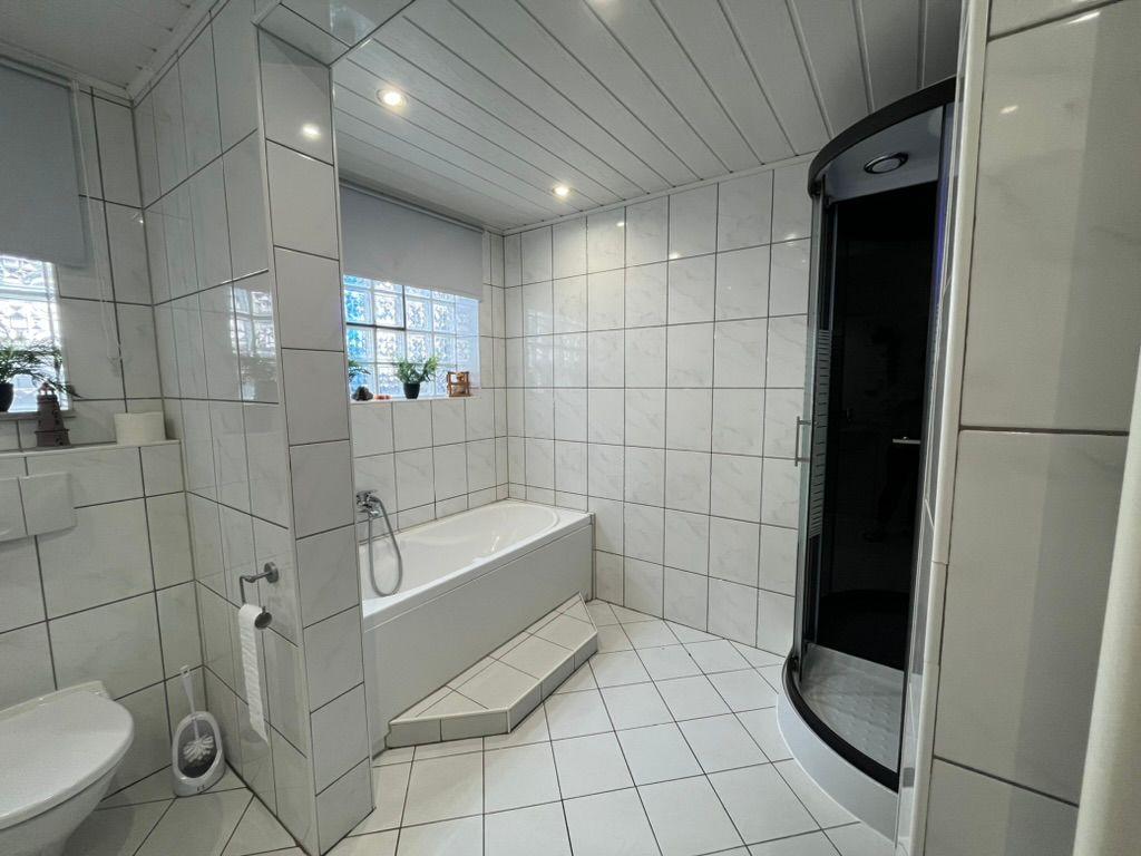 Großes Badezimmer