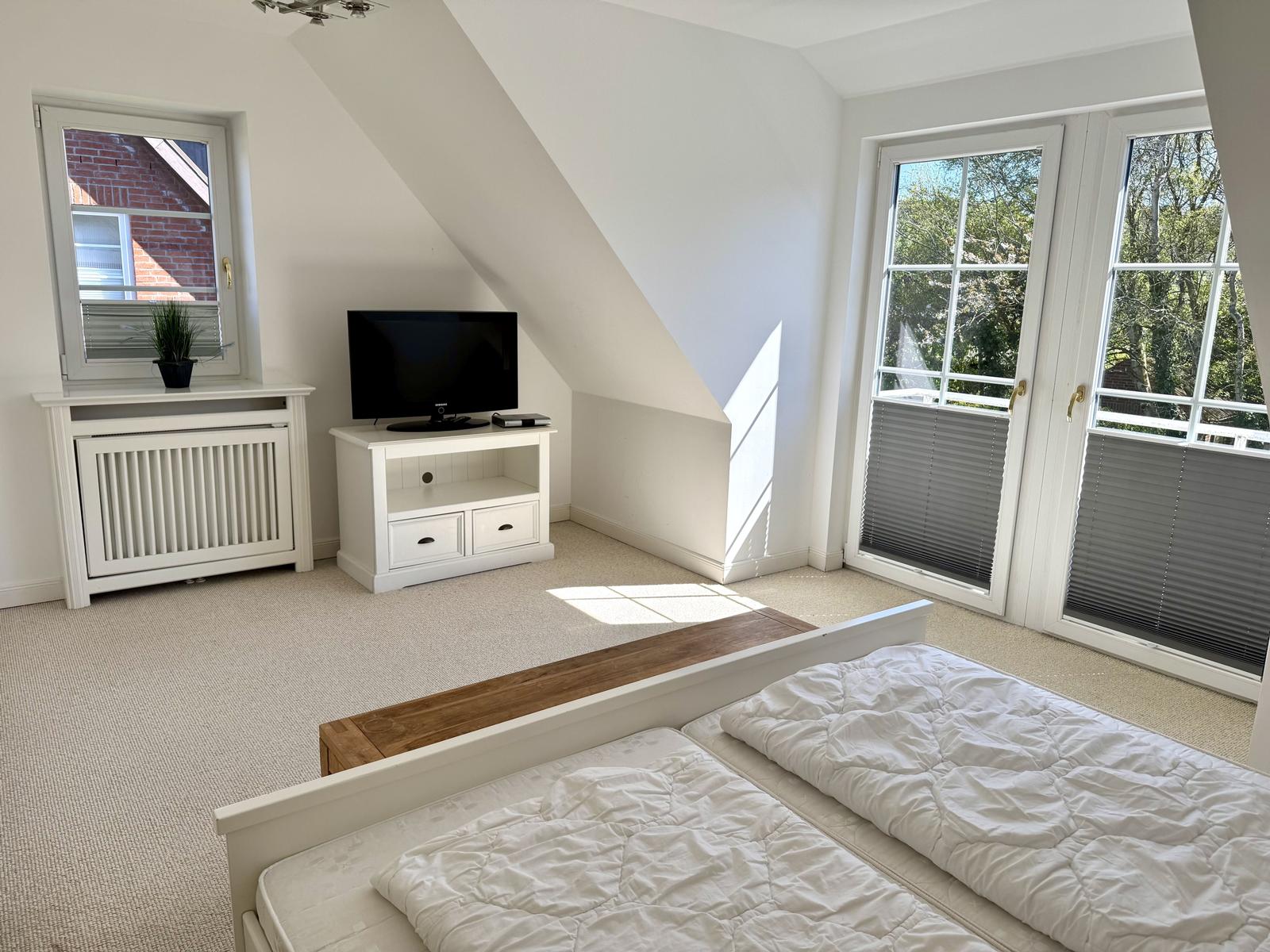 Master Bedroom mit Balkon im 1.OG