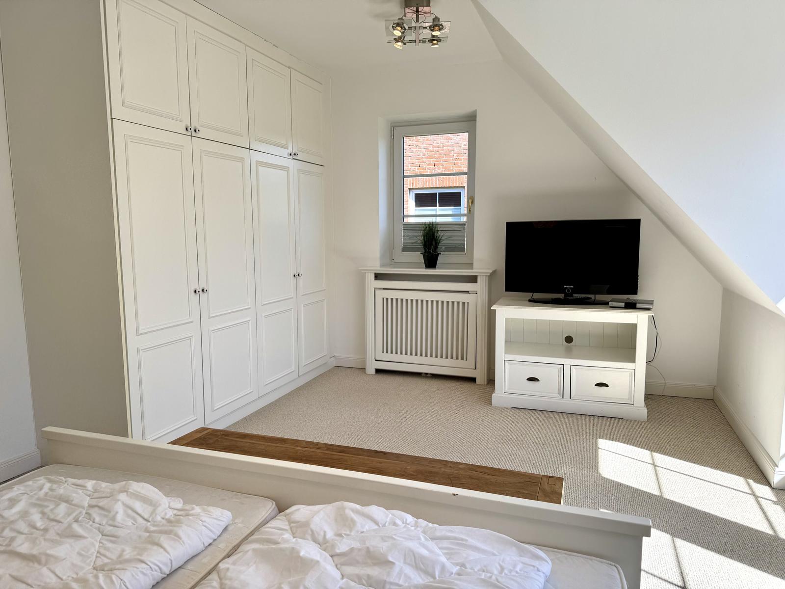 Master Bedroom mit Balkon im 1.OG