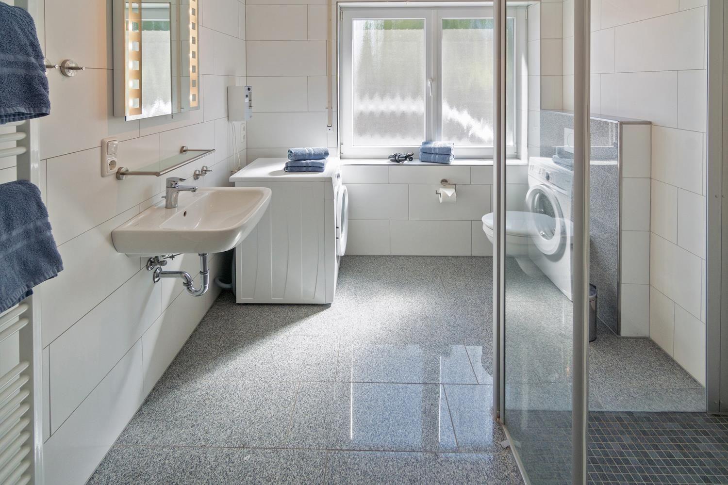 Adlon - Bad/WC 2