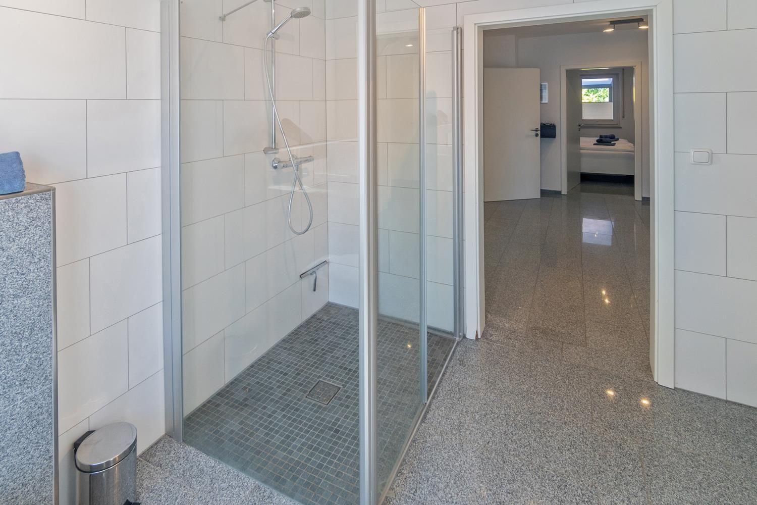Adlon - Bad/WC 2