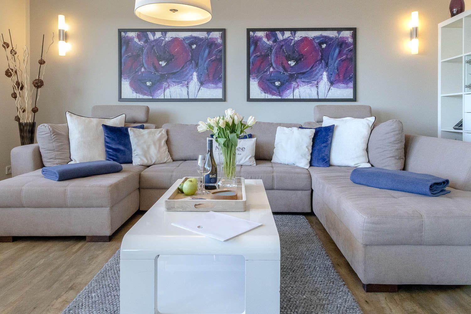 Wohnzimmer mit Zugang zum Westbalkon