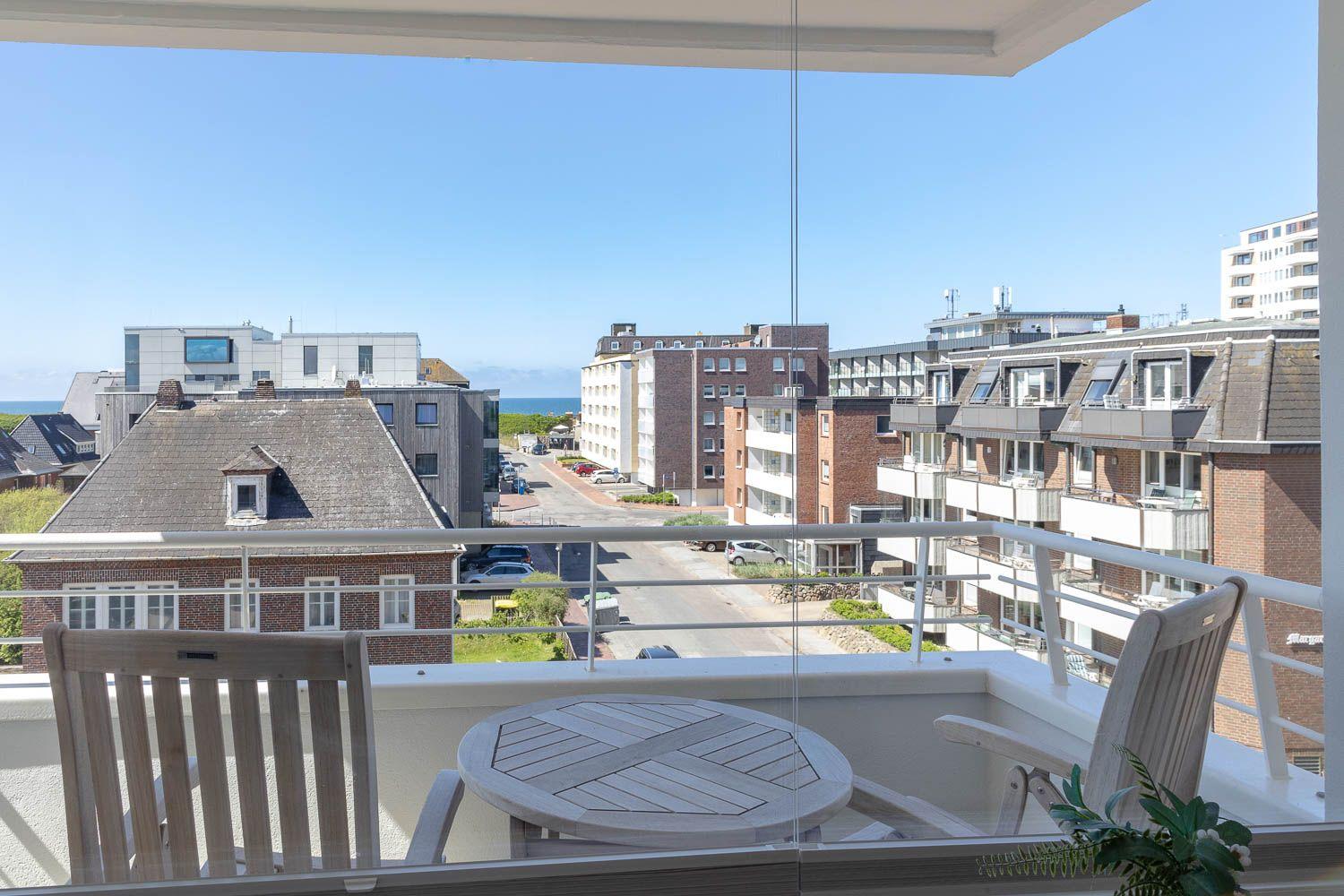 Zwei Balkone nach Western mit Meerblick