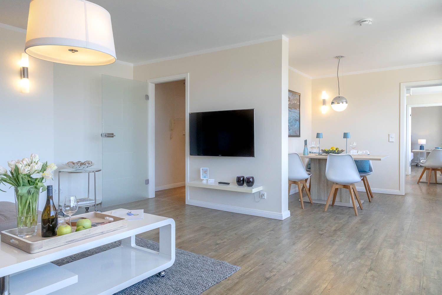 Wohnzimmer mit Fernseher