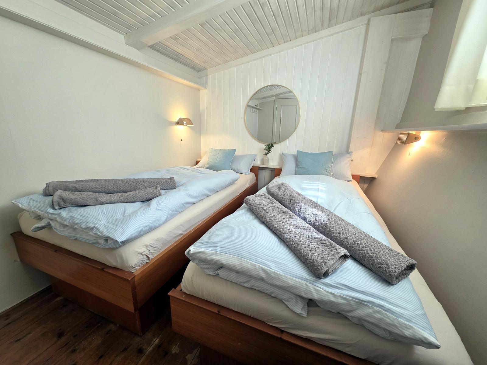 Kleines Schlafzimmer  über 11 Stufen zu erreichen.
2 Einzelbetten je 90mal 190cm