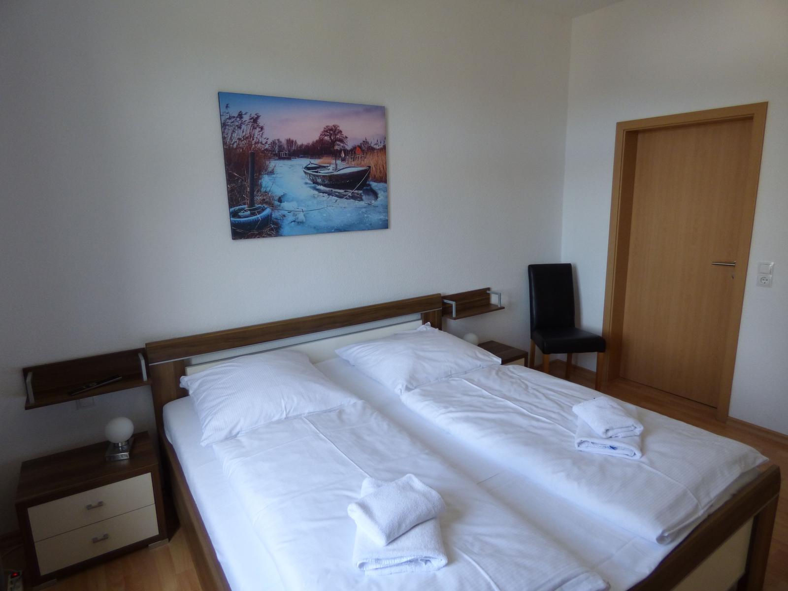 Schlafzimmer 1