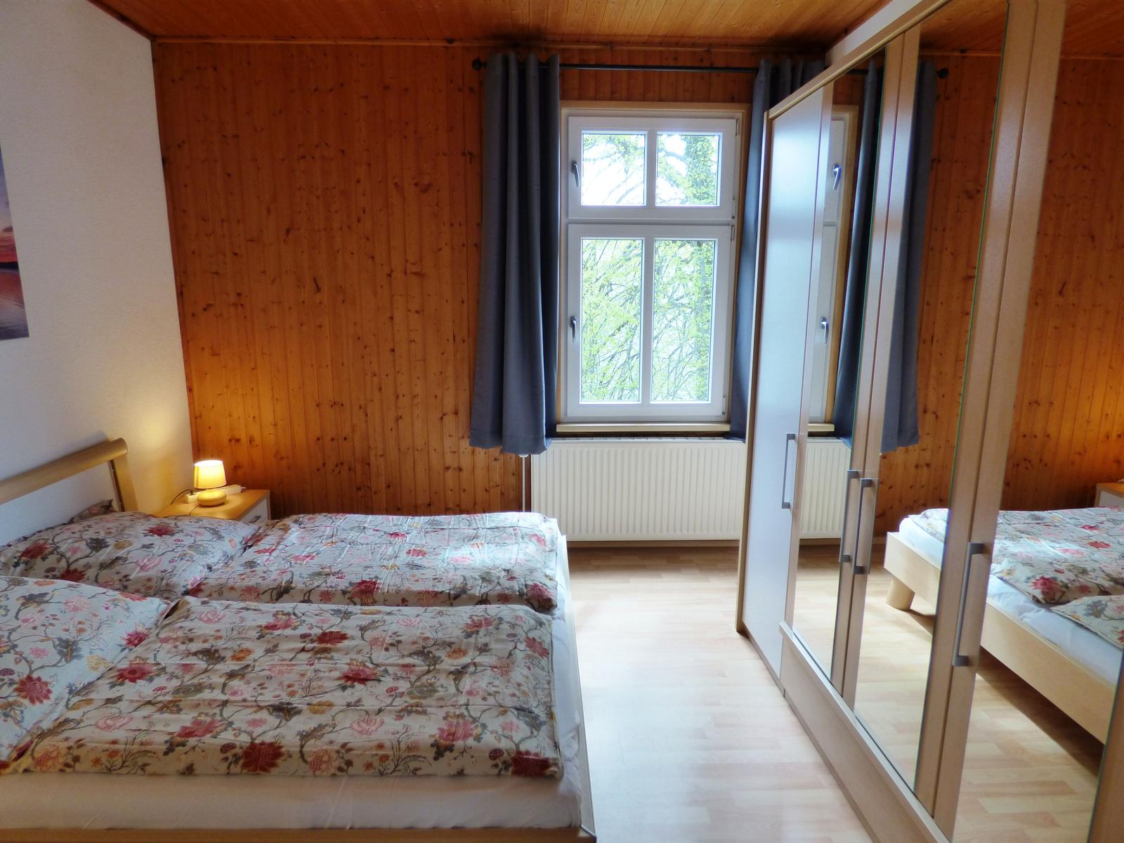 Schlafzimmer 2
