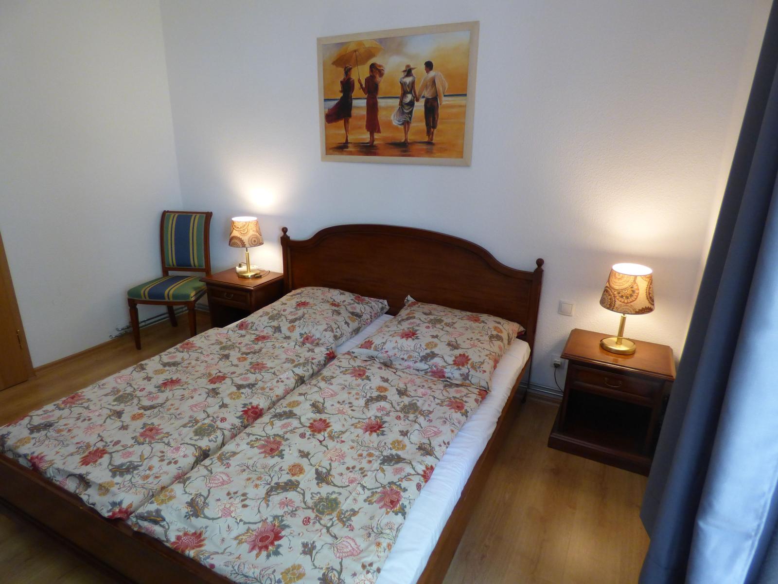 Schlafzimmer 1