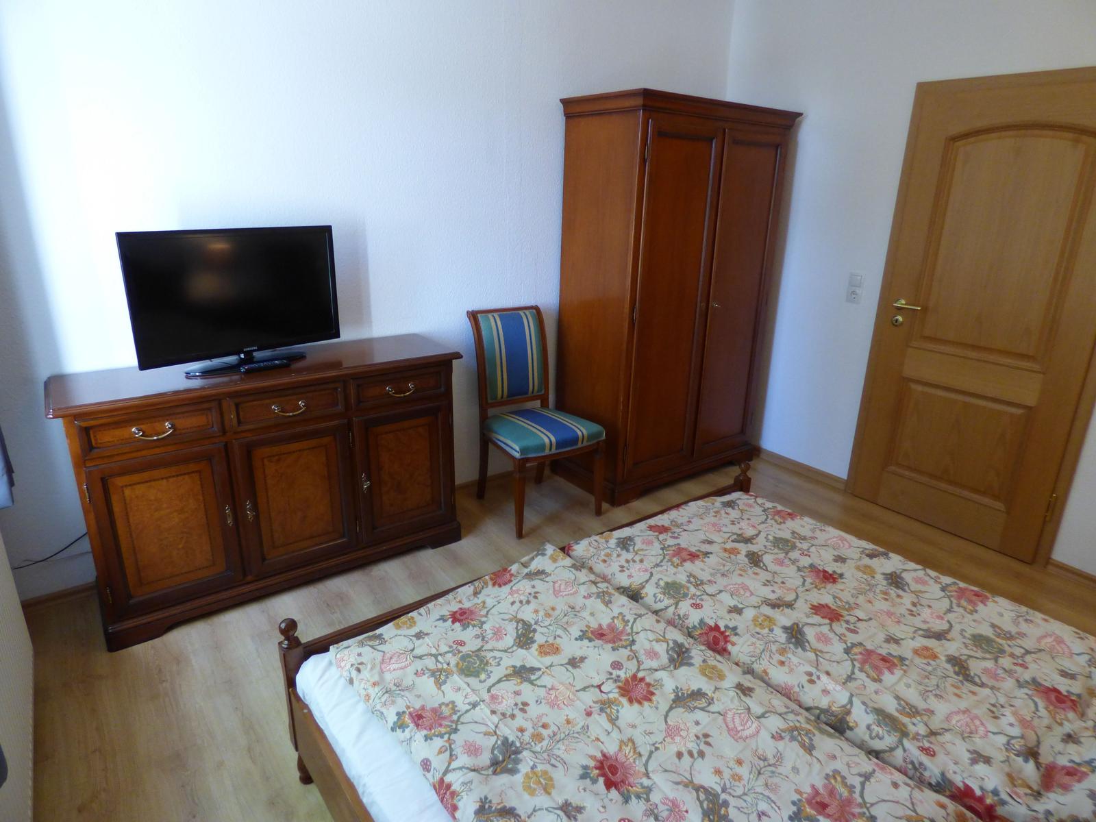 Schlafzimmer 1