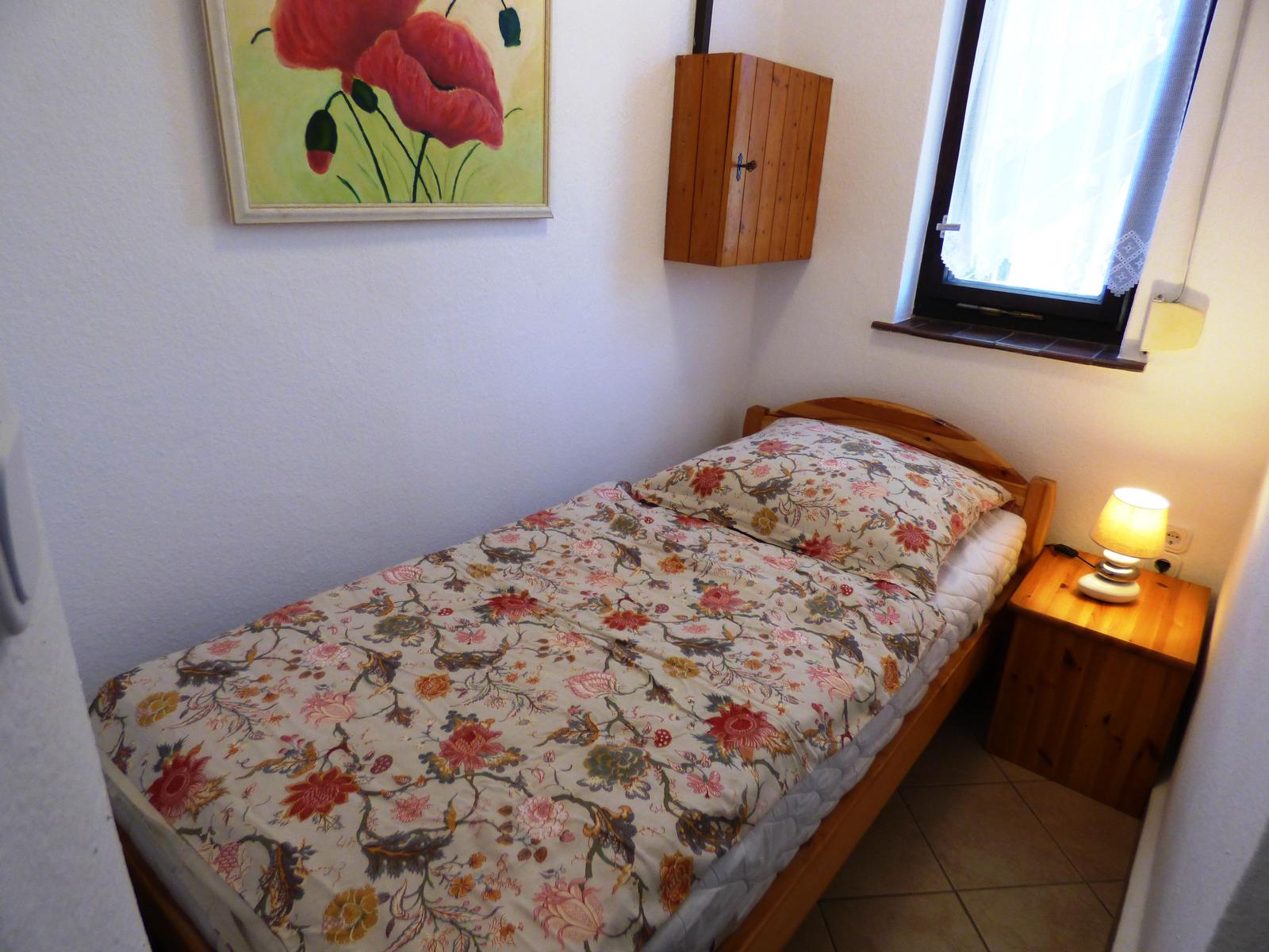 Schlafzimmer mit einem Bett