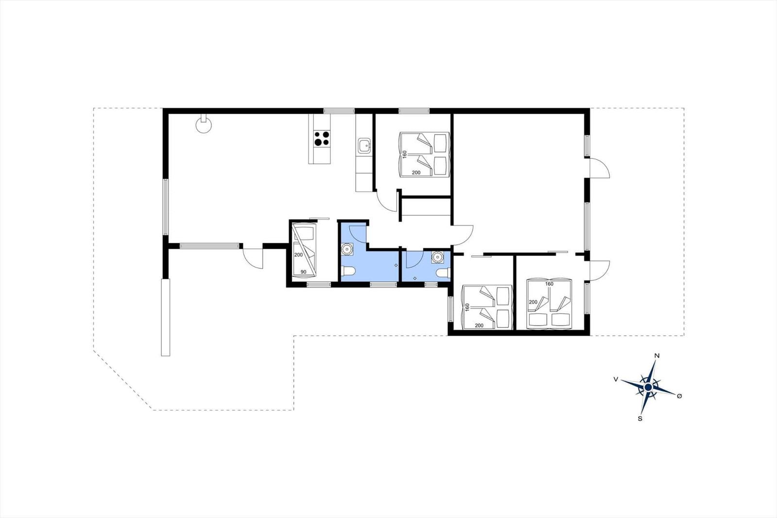 Wohnung mit Küche, Bad und drei Schlafzimmern. Flur mit Treppe.